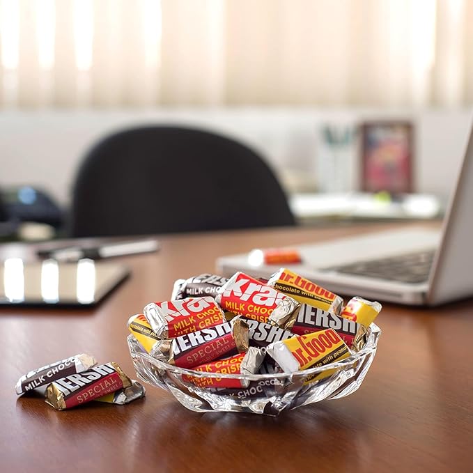 Chocolate Assorted Miniatures Bulk Candy Variety Pack - 2lb Bulk Chocolate Candy Individually Wrapped Great for Party Favors, Candy Bowls, Gift Bags, and Office Treats - Chocolate Candy Miniatures Assortment Bulk Pack - 2 Pounds