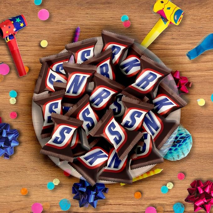 SNICKERS Minis Size Milk Chocolate Candy Bar Bulk Assortment, 35.6 oz Bag